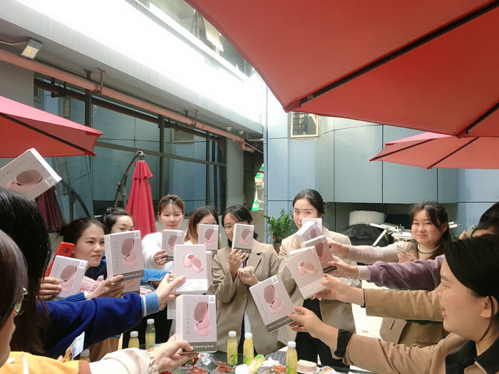 女神節(jié)快樂|有鮮花,有陽光,有愛的薩瑪瑞事業(yè)